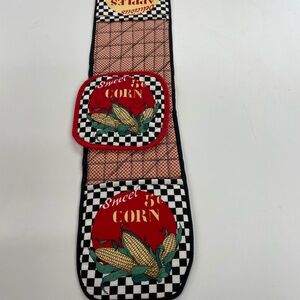 Handmade Oven Mitt set with black trim